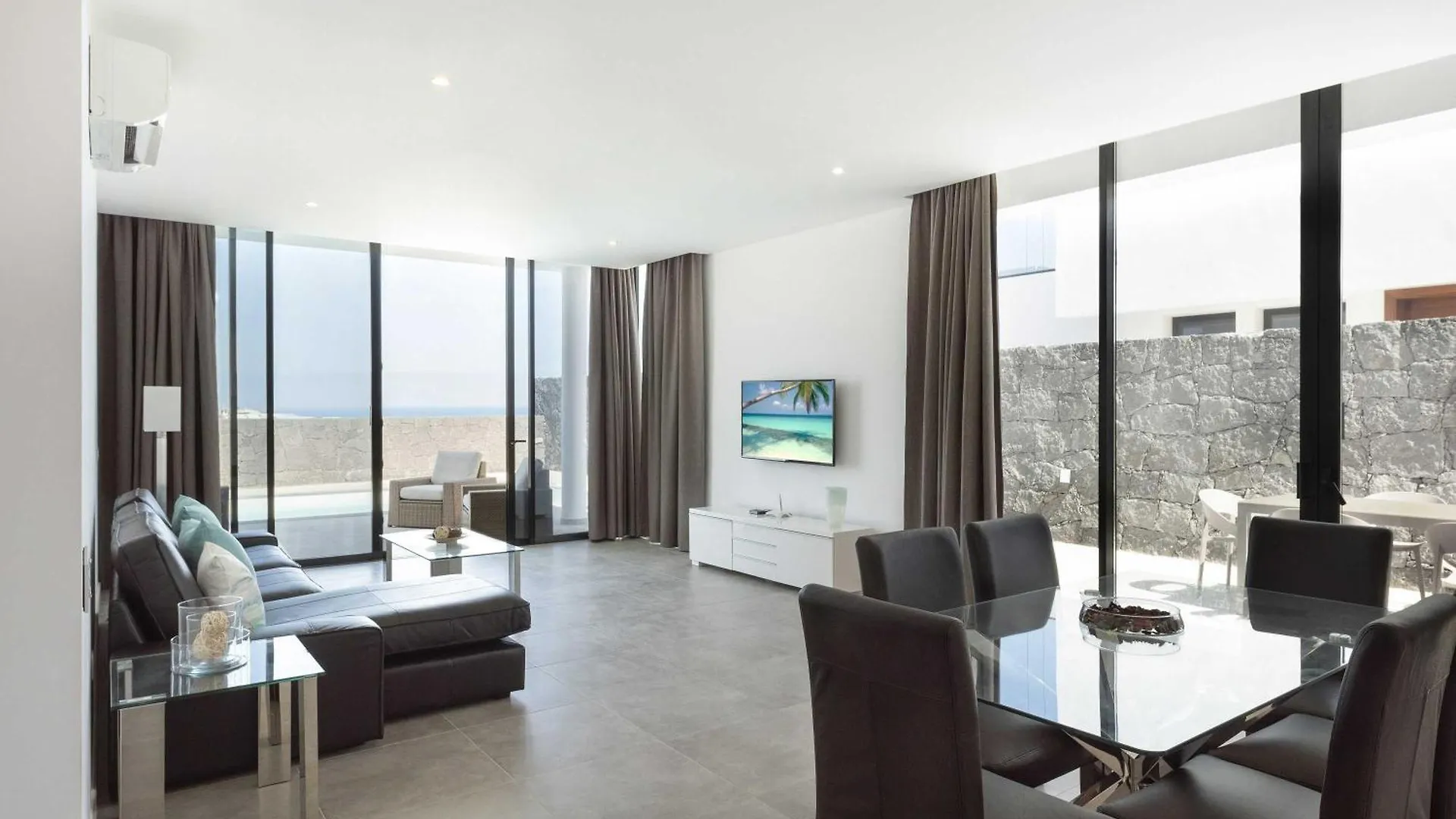 Modern Los Mojones Villa 3 Bedrooms All En-Suite Villa Berniente Great Sea Views Puerto Del Carmen Spanien