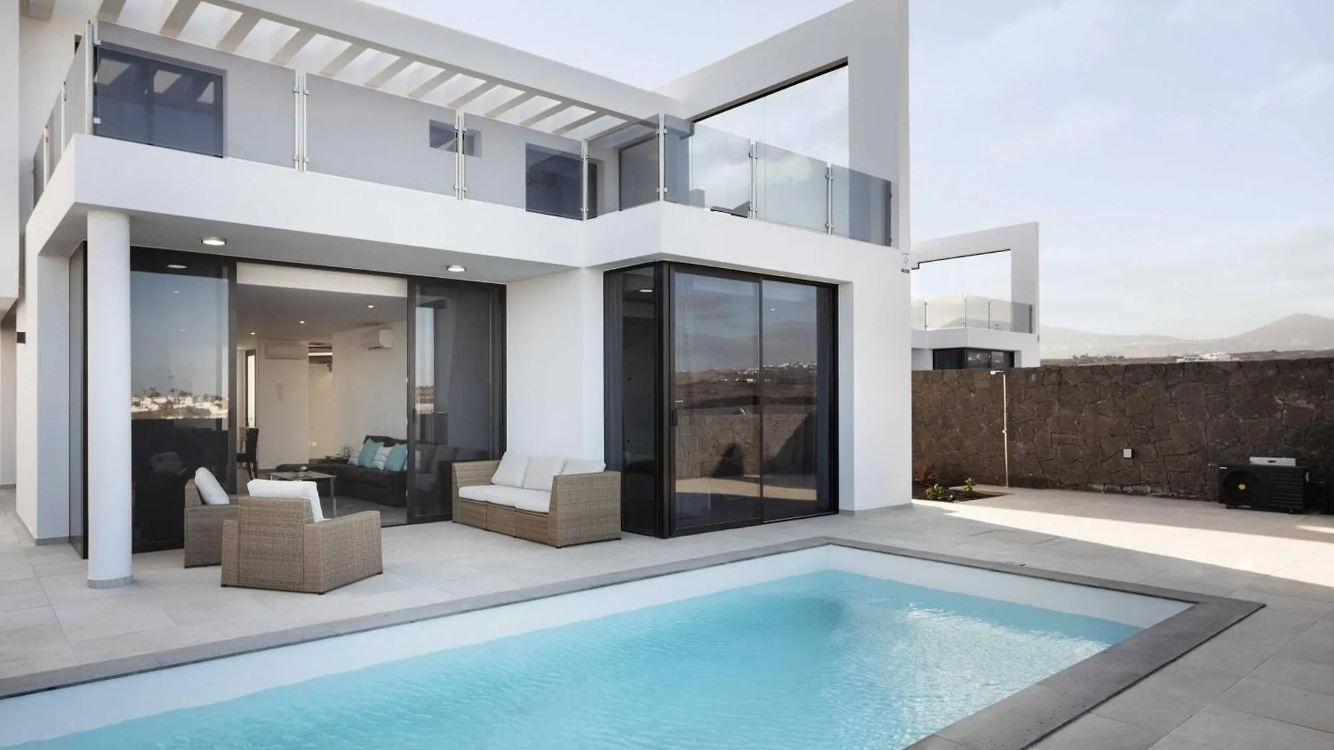 Modern Los Mojones Villa 3 Bedrooms All En-Suite Villa Berniente Great Sea Views Puerto Del Carmen