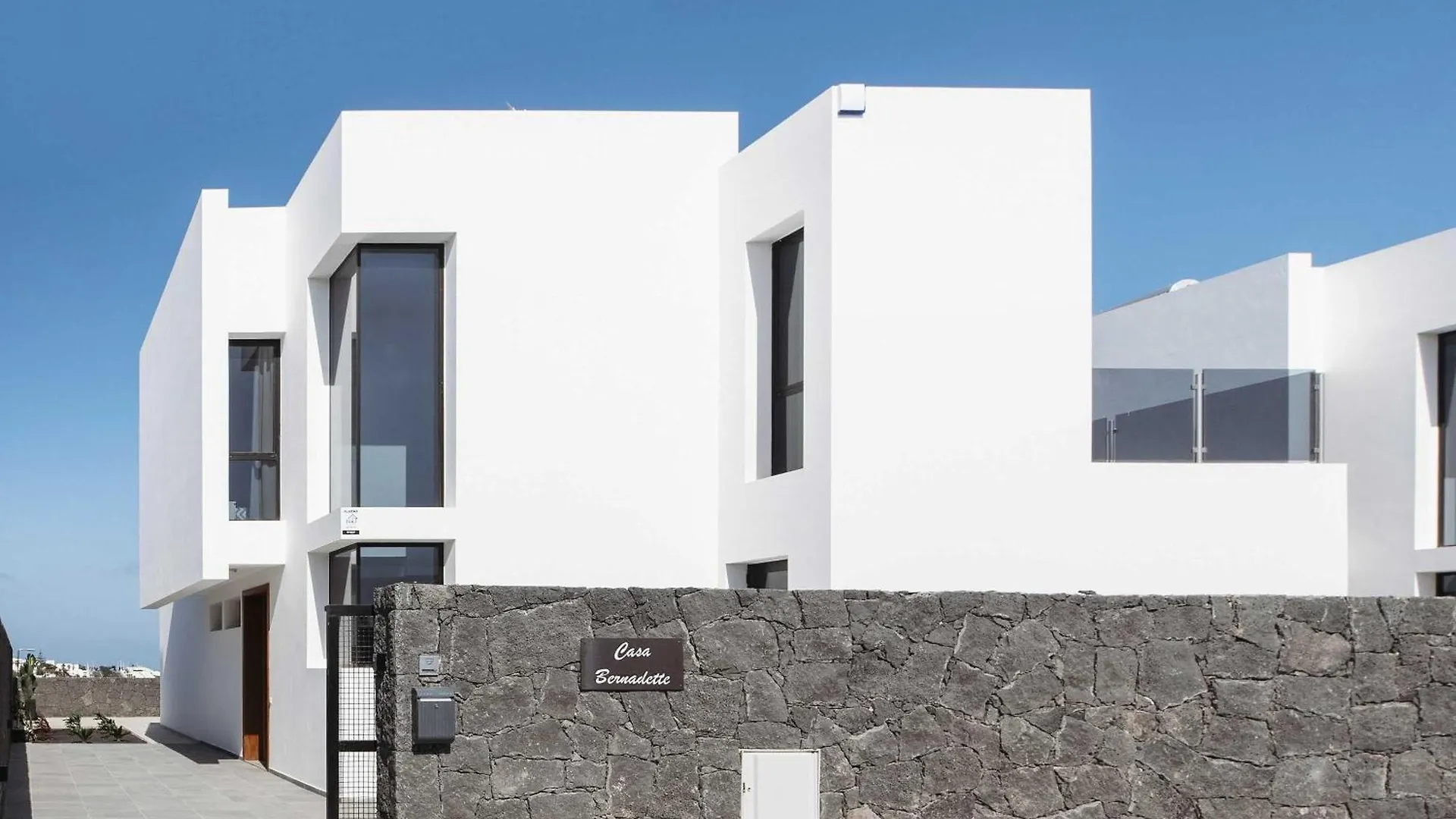 Modern Los Mojones Villa 3 Bedrooms All En-Suite Villa Berniente Great Sea Views Puerto Del Carmen