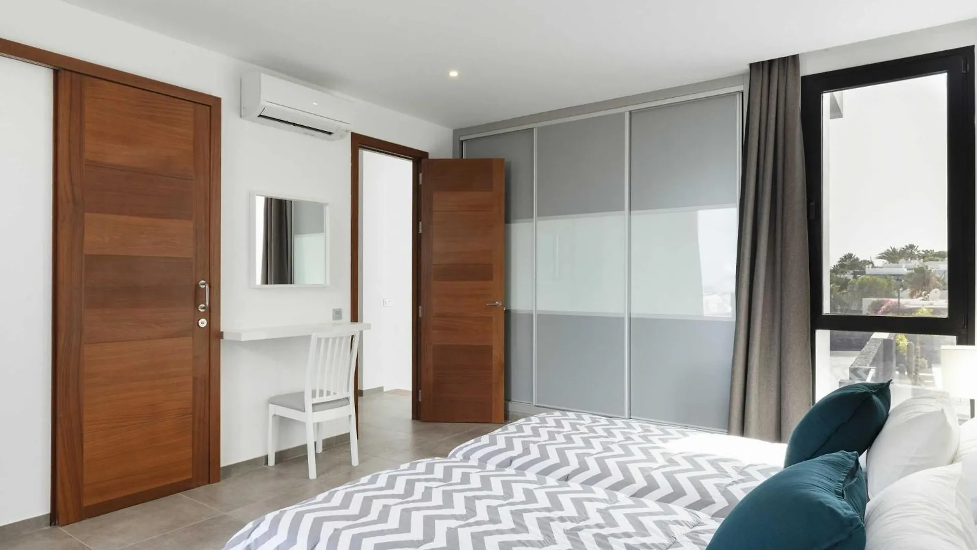Modern Los Mojones Villa 3 Bedrooms All En-Suite Villa Berniente Great Sea Views Puerto Del Carmen