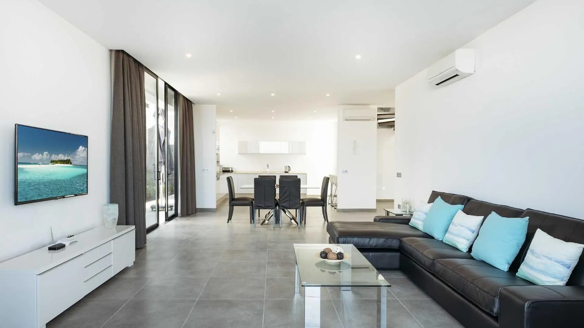 Modern Los Mojones Villa 3 Bedrooms All En-Suite Villa Berniente Great Sea Views Puerto Del Carmen